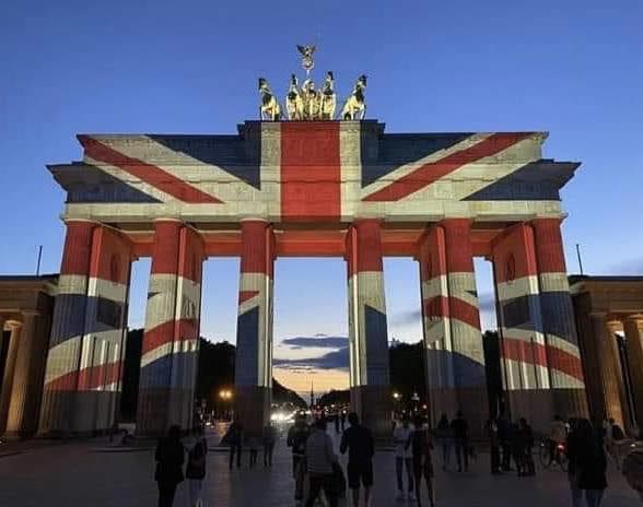 UK flag on Bradenburg Gate.jpg