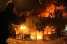 Το Αττικόν στις φλόγες 03.jpg