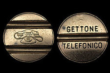 250px-Gettone_per_cabina_telefonica_italiana.jpg