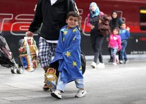 migrant-boy-wrapped-in-an-eu-flag-arrives-at-munich-from-austria.jpg